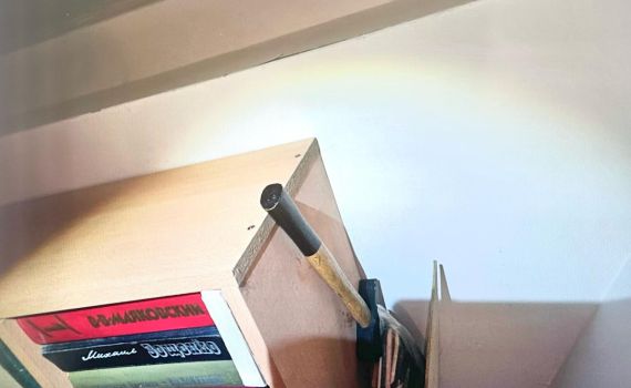 שבר את הדלת של השכן בפטיש וטען: "הייתי משועמם"