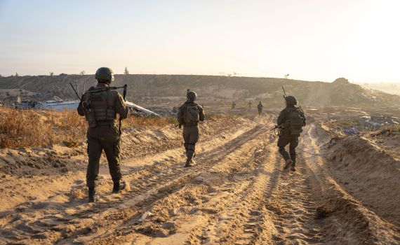 שלוש אוגדות פועלות ברצועה, 1,800 מטרות הותקפו | תיעוד