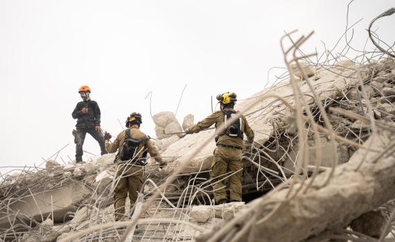 משלחת ישראלית יצאה לתאילנד בעקבות רעידת האדמה | צפו בתמונות