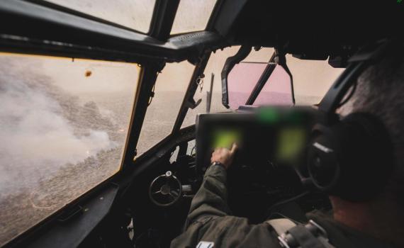 צפו: מטוס שמשון מחיל האוויר הטיל עשרות מטענים לכיבוי שריפות