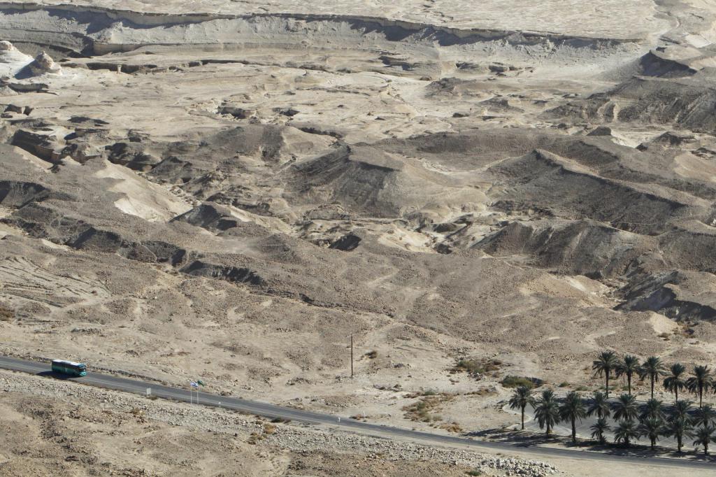 מסוקים נשלחו לנחל דרגה לחלץ שבעה לכודים במקום