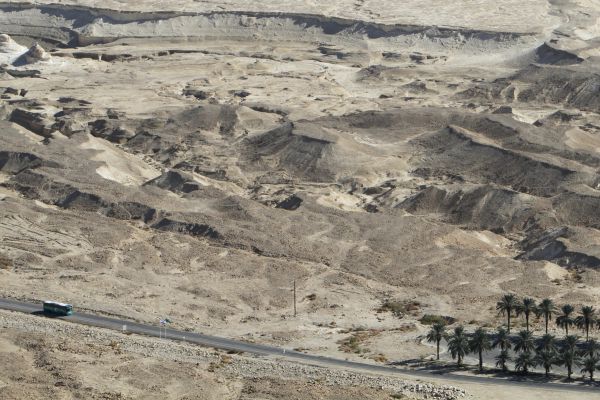 מסוקים נשלחו לנחל דרגה לחלץ שבעה לכודים במקום