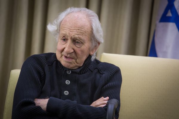 סיפורו של עיתונאי הספורט ששמר על כושר בלב התופת באושוויץ