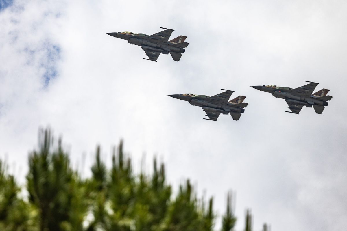 צפו: מטס המבנה החסר מעל בית העלמין בהר הרצל