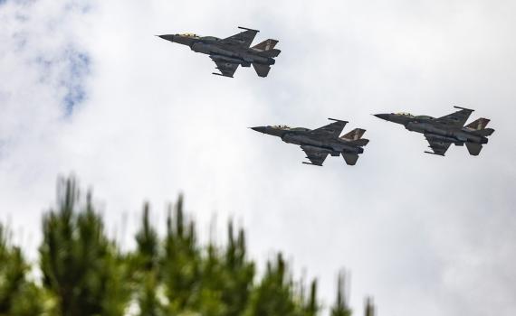 צפו: מטס המבנה החסר מעל בית העלמין בהר הרצל