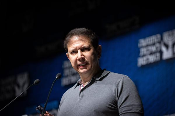 בגלל מבצע הביפרים: רונן ברגמן תובע את גדי טאוב