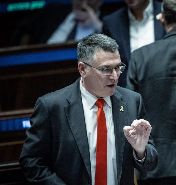 הנקמה של סער: שלל אשרות מעבר לנציגי אוסטרליה