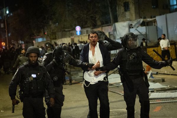 שלום ואחדות: החרדים צריכים ללמוד מאדמו"רי בית רוז'ין