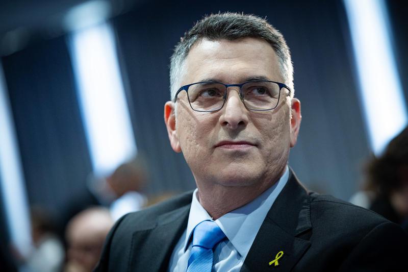 לראשונה מזה 15 שנה: שר החוץ נחת ביפן לביקור מדיני