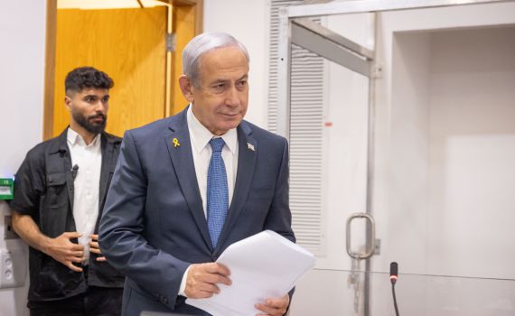 בשל שיחה עם ויטקוף: נתניהו מבקש לקצר את עדותו