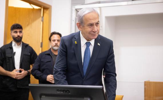 אחרי שבוע בחו"ל: נתניהו נחת בארץ ויסע לעדות במשפטו