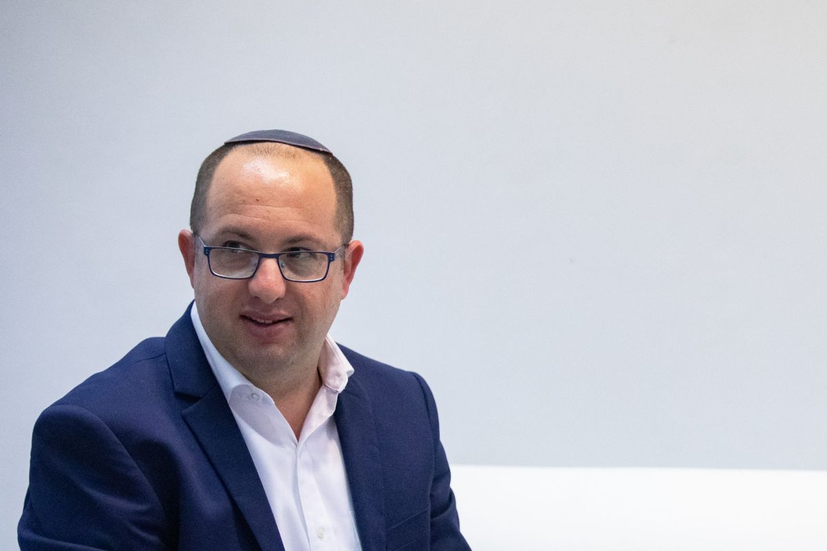 צביקה קליין תוקף: באיזה מדינה דמוקרטית לא מחזירים טלפון?