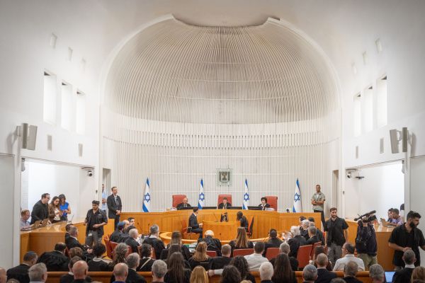 צפו בשידור הישיר: בג"ץ דן בפיטורי רונן בר