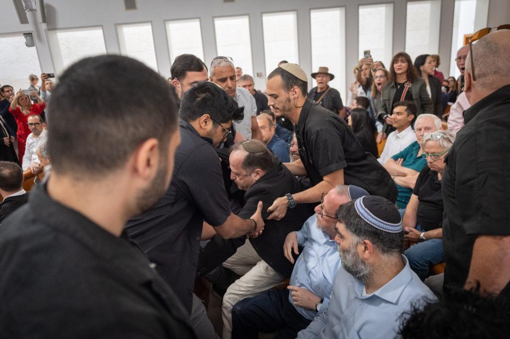 האב השכול תוקף: "בית המשפט אינו המקום שבו נקבל צדק"