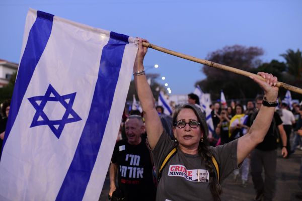 מפגיני שמאל התפרעו מול המימונה של נתניהו