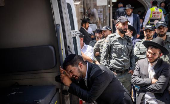 מלווים את הרב מאזוז בדרכו האחרונה: צפו בשידור הישיר מהלוויה