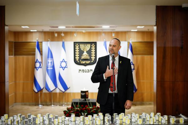 ״לכל איש יש שם״: אוחנה פתח את טקס הדלקת הנרות המסורתי בכנסת