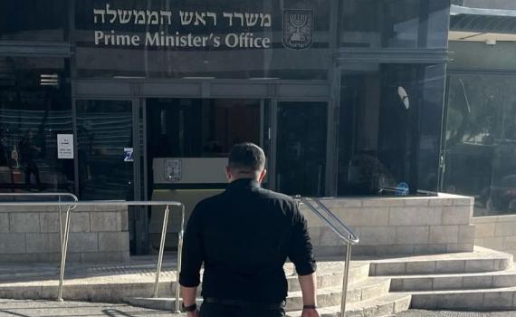 ניסיון אחרון? אלמוג כהן נכנס לשיחה דחופה אצל נתניהו