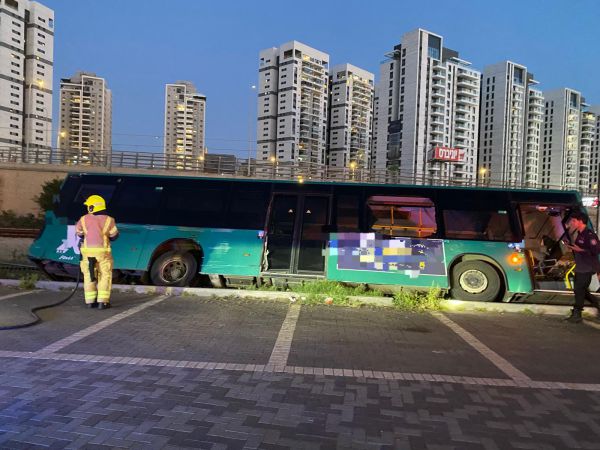 "כדי להגיע הביתה לסדר": גנב אוטובוס מחניון – והתהפך בדרך