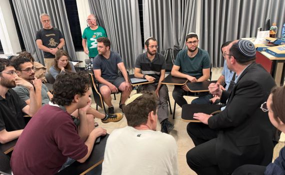 פרופ' בעברית לרוטמן: צריכים לגרש אותך מפה