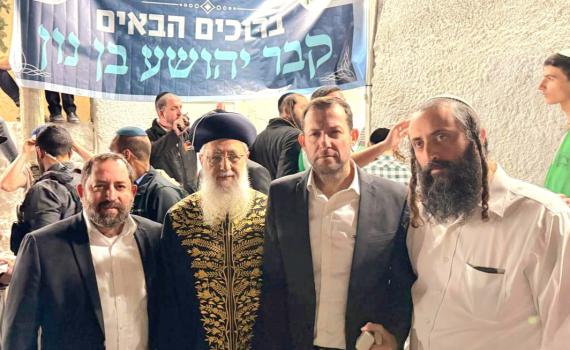 הרב יוסף פקד את קבר יהושע בן נון: ״בעזרת ה' נישאר פה לעד״