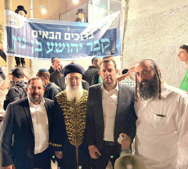 הרב יוסף פקד את קבר יהושע בן נון: ״בעזרת ה' נישאר פה לעד״