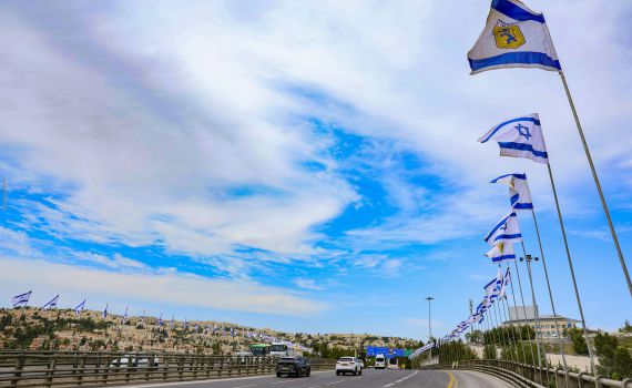 לכבוד יום העצמאות: ירושלים התכסתה ב-30 אלף דגלי ישראל