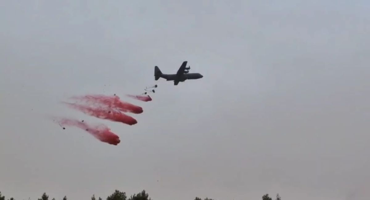 חיל האוויר הגיע: מטוסי השמשון של צה"ל פועלים לכיבוי השריפות