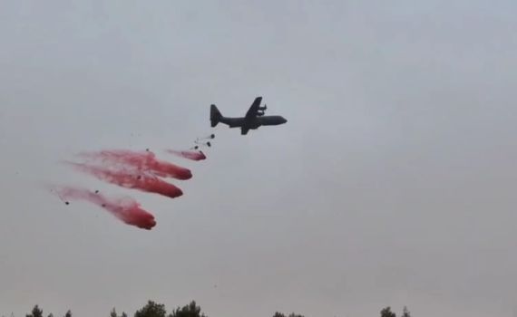 חיל האוויר הגיע: מטוסי השמשון של צה"ל פועלים לכיבוי השריפות