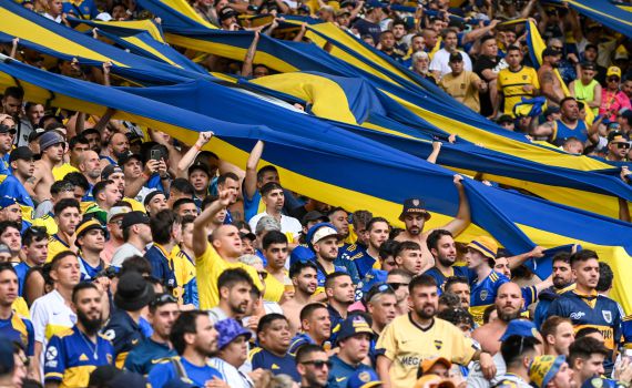 מהגרים וספינות: סיפורו של מועדון הפאר שהים קבע את צבעיו