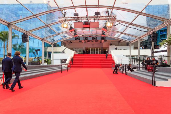 אלכסה דול חושפת: הכוכב המפורסם תקף אותי מינית