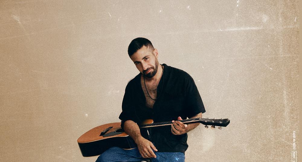 לאישה שלי שהפכה אותי גבר": השיר החדש של אביחי הולנדר | ראיון