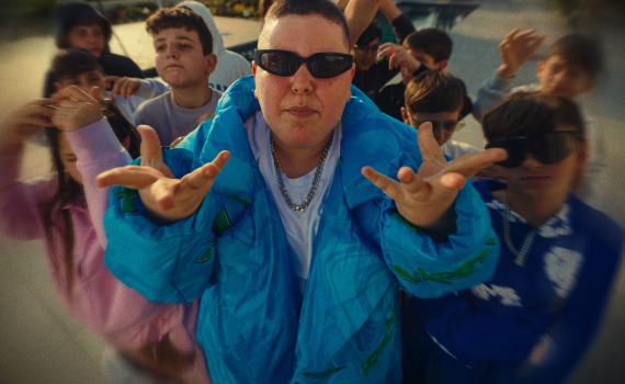 איך בן 13 השיג את עומר אדם לקליפ שלו? הסיפור של "אני הבוס"