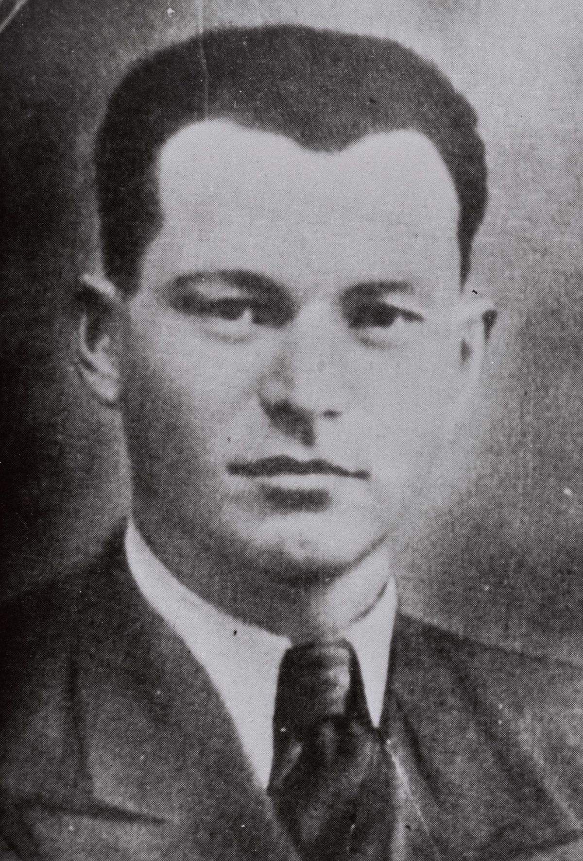 אתר יזכור השאיר את מפקד האצ"ל דוד רזיאל בדרגת סרן