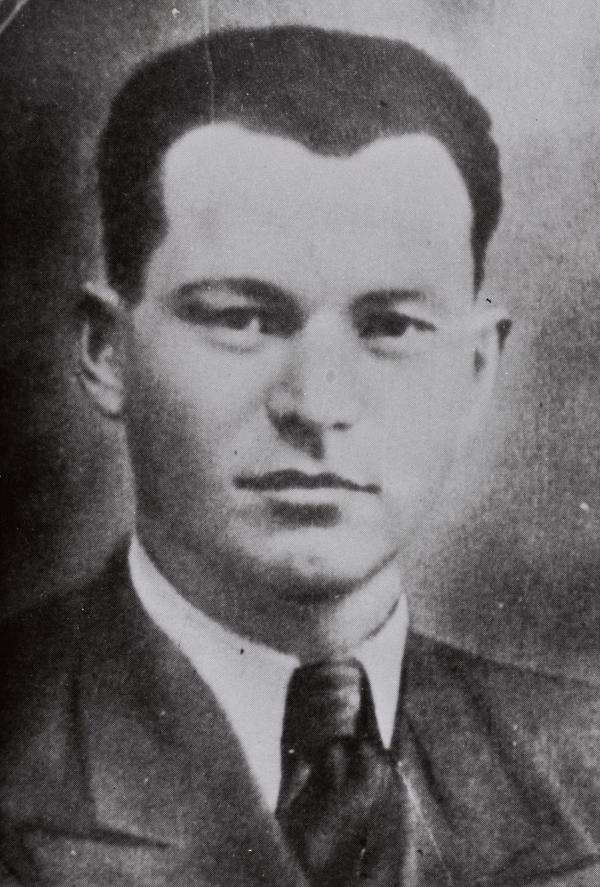 אתר יזכור השאיר את מפקד האצ"ל דוד רזיאל בדרגת סרן