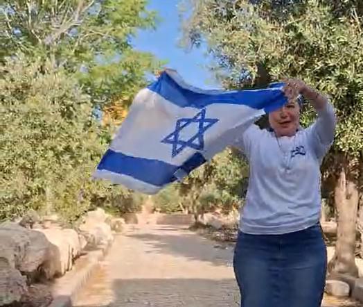 לכבוד יום ירושלים: דגל ישראל הונף בהר הבית | צפו