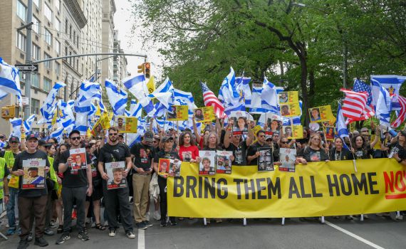 סקר: רוב מצביעי הקואליציה בעד עסקת חטופים