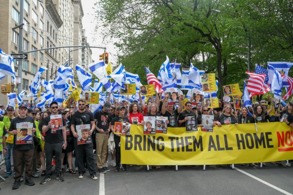 סקר: רוב מצביעי הקואליציה בעד עסקת חטופים