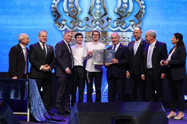 אלעד יניר מפ"ת הוא חתן התנ"ך העולמי לשנת תשפ"ה