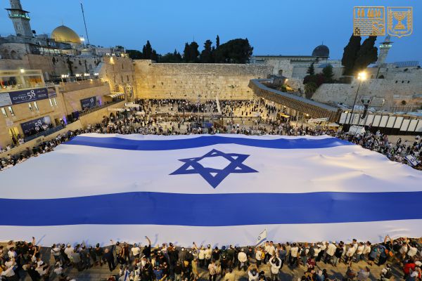 ערב יום ירושלים ברחבת הכותל  | צפו