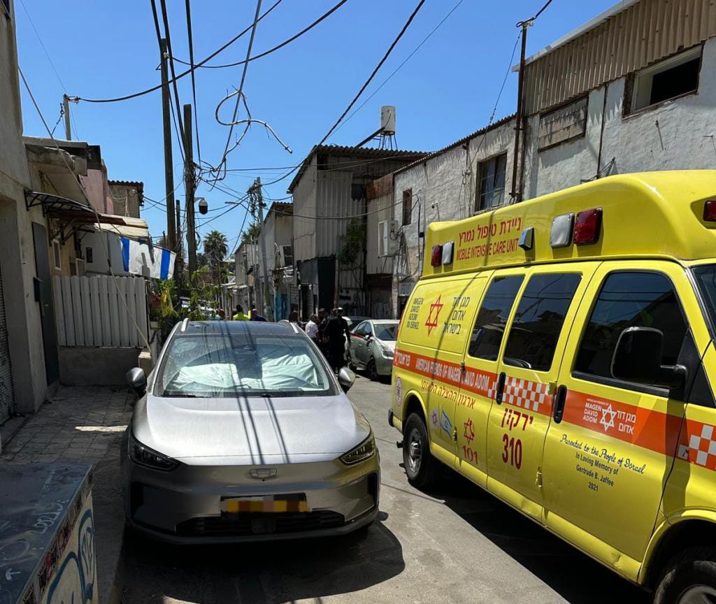 טרגדיה בתל אביב: גבר כבן 30 נמצא ללא רוח חיים במבנה בעיר