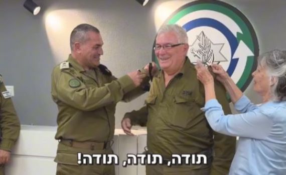הרמטכ"ל העניק למשה פלד דרגת תא"ל בהפתעה. צפו