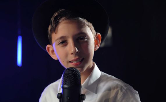 בן 13 חרדי בסרטונים החמים של יוטיוב: הסיפור של "יש לי מלך"