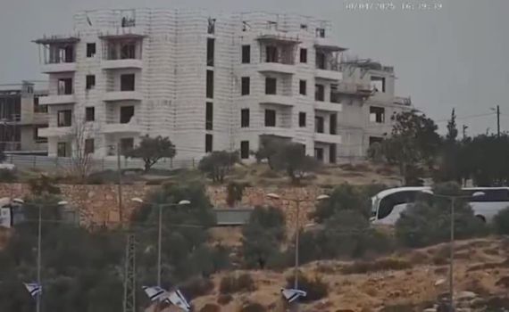 תיעוד: תושב אום טובא מצית שריפה באזור ירושלים