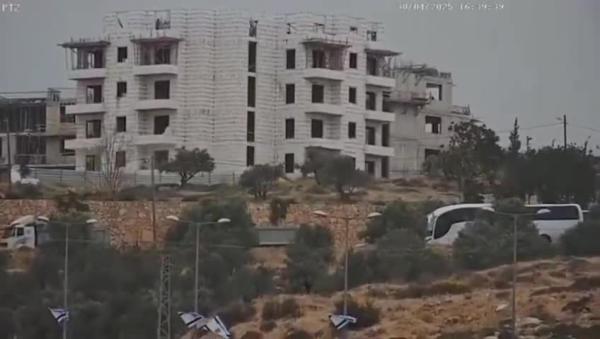 תיעוד: תושב אום טובא מצית שריפה באזור ירושלים