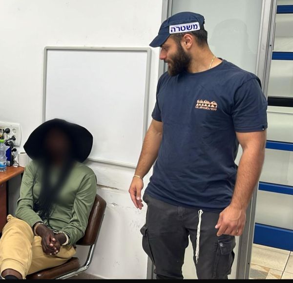 תיירת גורשה מישראל לאחר שהפרה צו אלוף והסיתה נגד ישראל