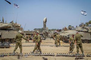 הרב אליעזר שנוולד: אין קשר בין העומס במילואים לגיוס חרדים