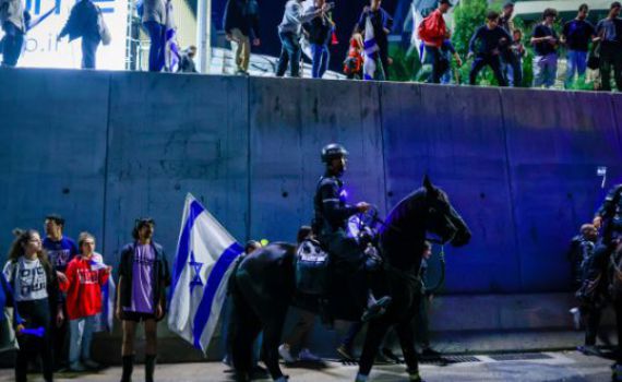 אחרי שנתיים: בית המשפט הרשיע את הפרש שתקף מפגינה