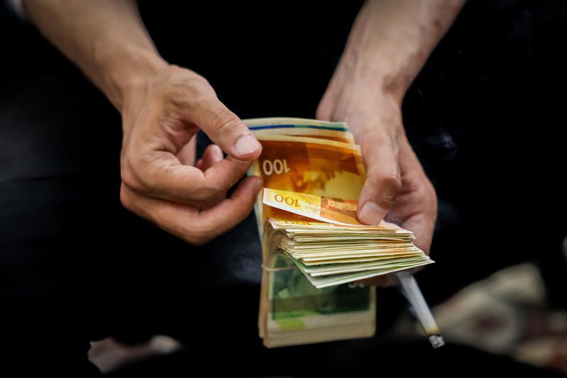 ישר לחשבון הבנק: מאות אלפי אזרחים יקבלו מענק