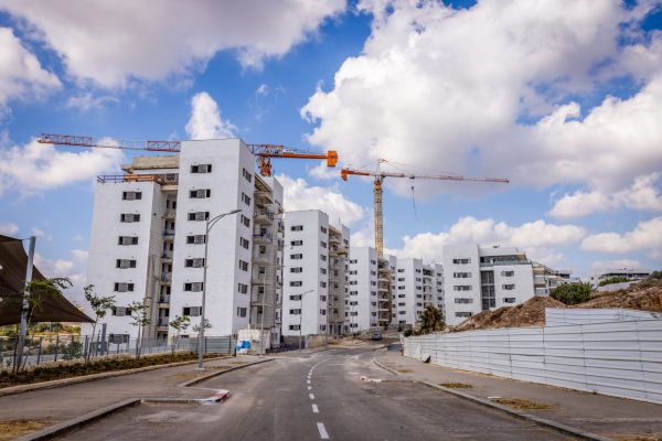 כתב אישום: באמצע האזעקות הפעיל מטען חבלה בבניין מגורים